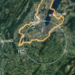 El objetivo del Futuro Colisionador Circular (FCC) es proporcionar un anillo de 100 kilómetros bajo la frontera franco-suiza (amarilla en la imagen) para un acelerador superconductor de protones, mucho más grande que el actual LHC. / CERN