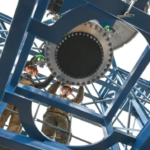 tripulaciones del CMVE de la NASA en Huntsville, Alabama, instalan una unidad de desarrollo de ingeniería de reactores de vuelo en el Puesto de Pruebas 400 como preparación para las pruebas de flujo frío.